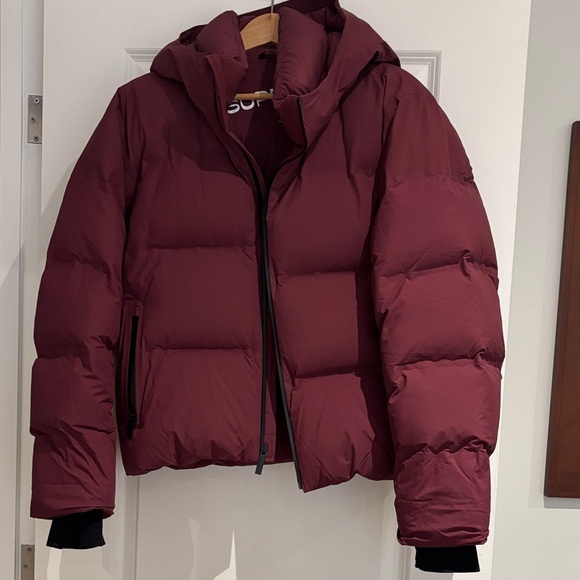 Aritzia Jackets & Blazers - Superpuff waterproof shorty jacket